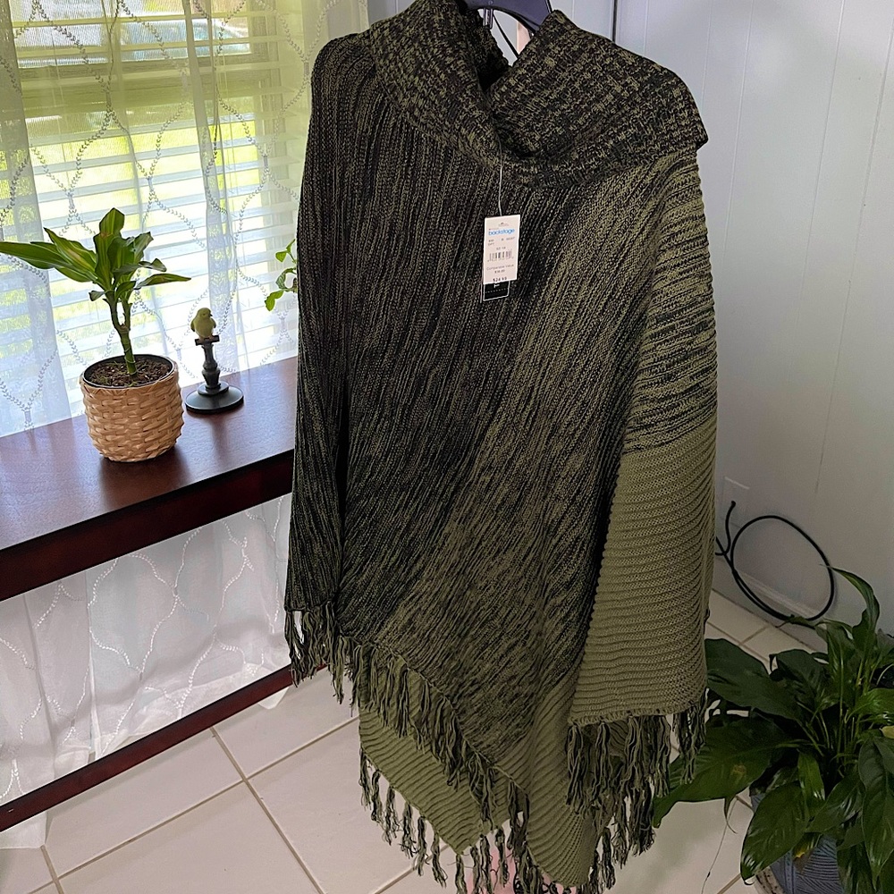 Macy’s Backstage NEW Olive Green Shawl-Poncho 2X